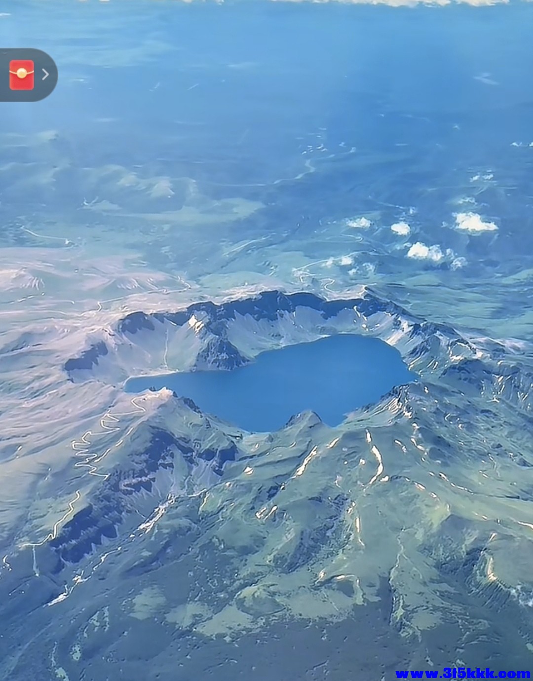 图二：长白山大天池鸟瞰图