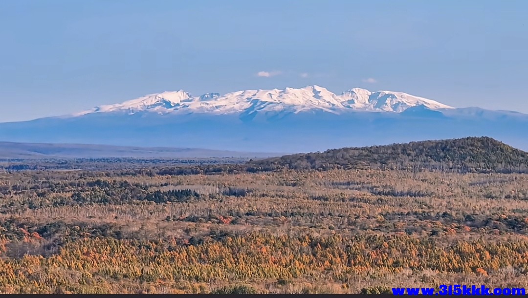 图八：长白山地面看远景图