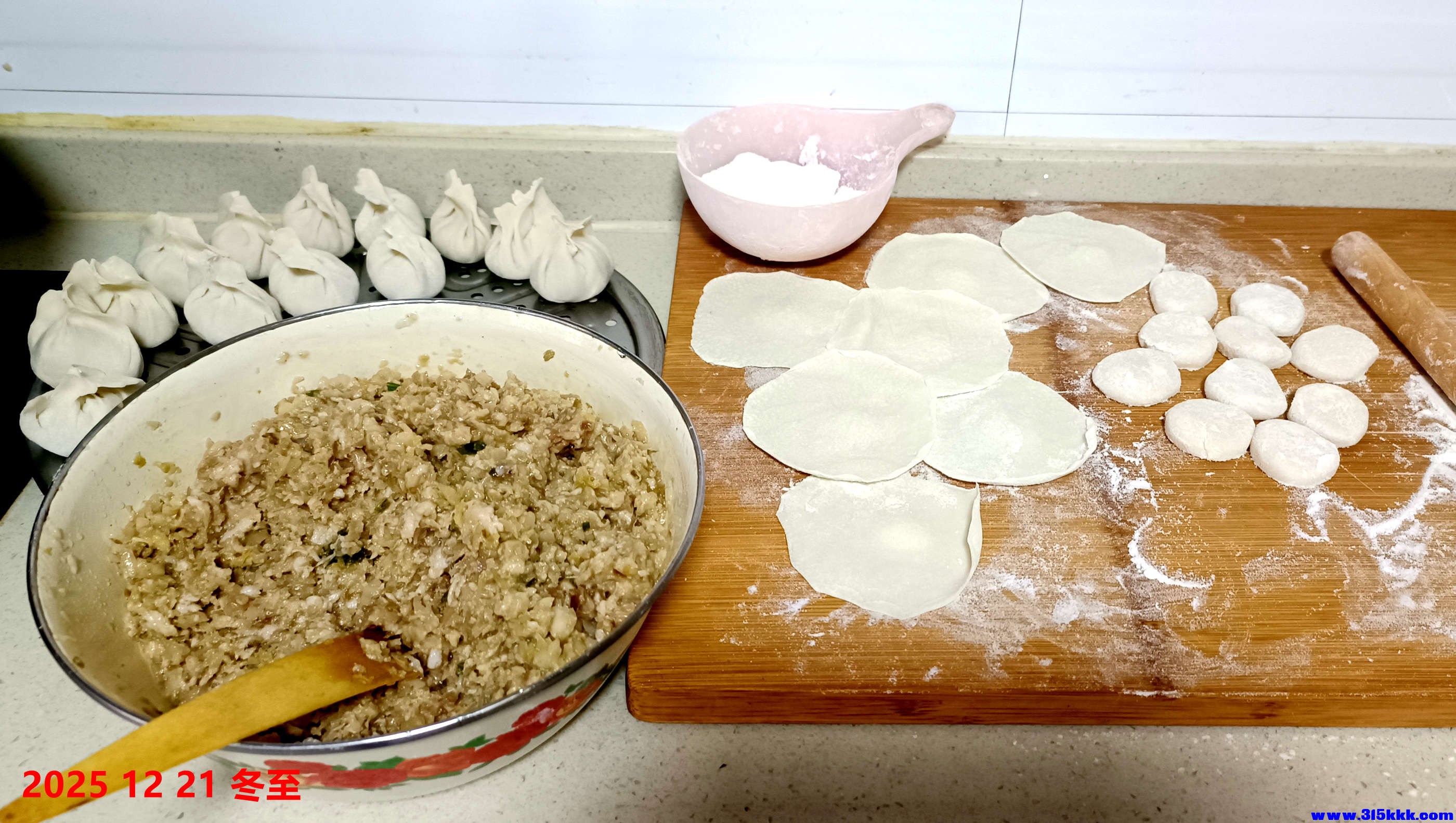 图一：饺子包制中